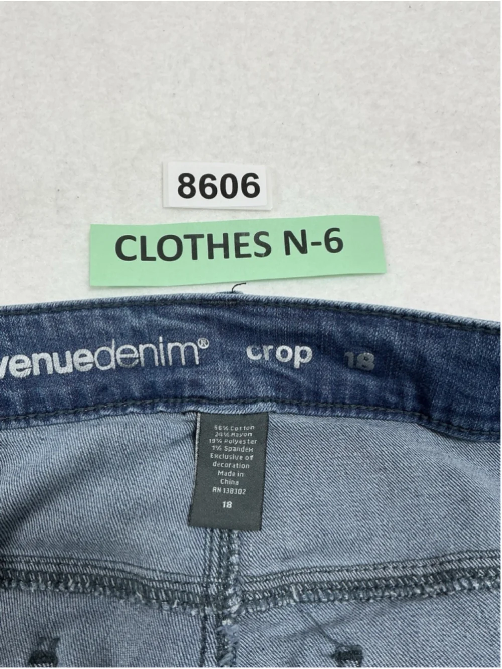 Woman’s Excellent Condition Avenue Blue Denim Jeans 18 Embroidered - Picture 5 of 8